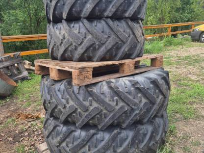 Bild 5:Traktorreifen 14.9LR20 oder 375/75R20