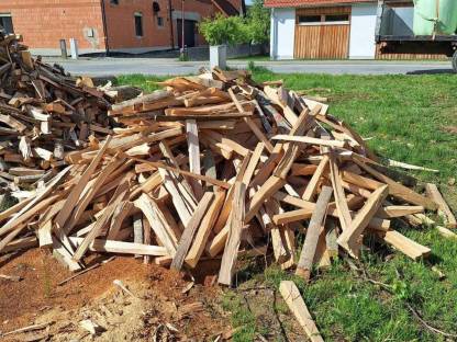 Bild 2:Brennholz