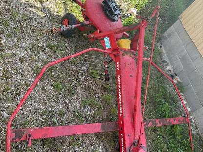 Bild 3:Pöttinger Schwader Schwadkreisel 300 Ersatzteilspender