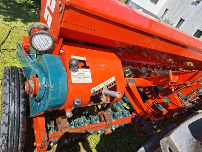 Bild 2:Reform Semo 77 225 cm mit Kleesamenstreuer