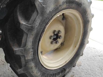 Bild 2:Traktorreifen 320/70R20