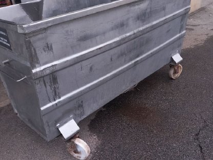 Konfiskat Behälter fahrbar