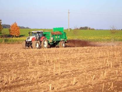 Bild 2:Universalstreuer: Gleichmäßiges Ausbringen von Kompost usw.
