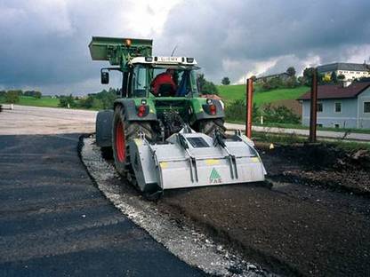 Bild 4:Wir kümmern uns um die Erhaltung Ihrer Forstwege!