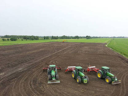 Bild 3:Planieren von Acker und Grünland