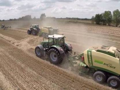 Bild 2:Strohpressen: Wir übernehmen das Pressen Ihrer Strohvorräte!