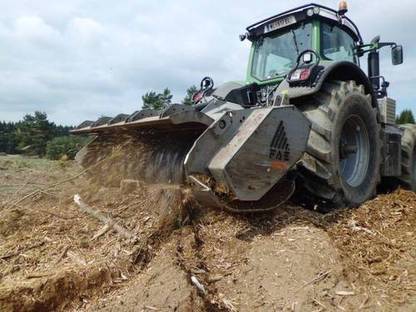 Bild 2:Forstmulchen mit Raupe oder Traktor
