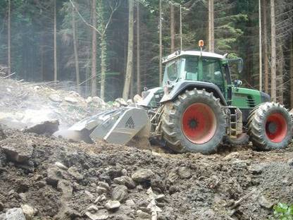 Bild 2:Wir kümmern uns um die Erhaltung Ihrer Forstwege!