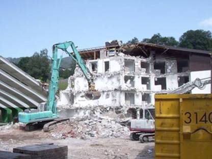 Bild 3:Wir übernehmen Abbrucharbeiten und Gebäuderückbauten!