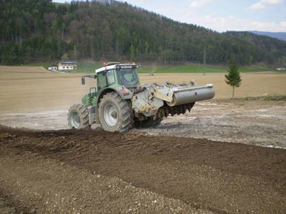 Bild 3:Wir erledigen Ihre Fräsarbeiten mit der Rodungsfräse