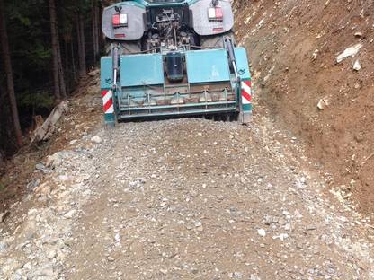 Bild 2:Lener Hackgut Wegsanierung