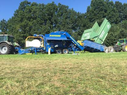 Bild 3:Wir pressen Ihre MAISSILAGE in RUNDBALLEN