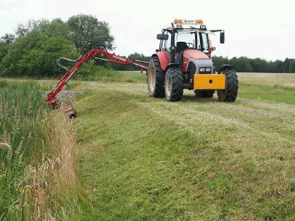 Bild 4:Mäharbeiten / Mulcharbeiten
