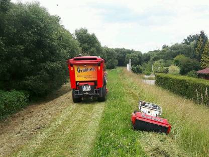 Bild 2:Mäharbeiten / Mulcharbeiten