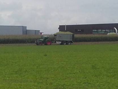 Bild 2:Maisballenpressen