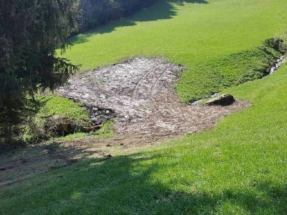 Bild 2:Erdbewegung / Baggerarbeiten / Planie / Aushub / Wegebau