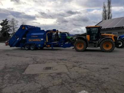 Bild 2:Silomais pressen