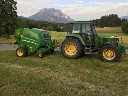 Bild 4:Rundballen pressen