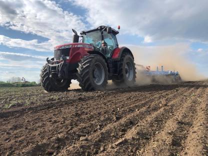 Bild 4:Wir übernehmen Ihre Bodenbearbeitung