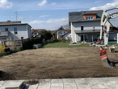 Bild 2:Baggerungen und Baggervermietung