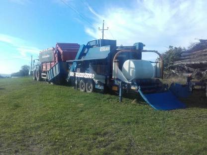 Bild 2:Maisballen pressen