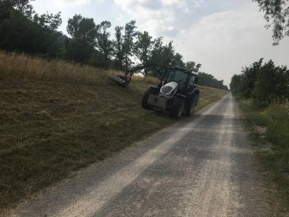 Bild 3:Böschungspflegearbeiten