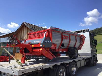 Bild 2:Transporte aller Art