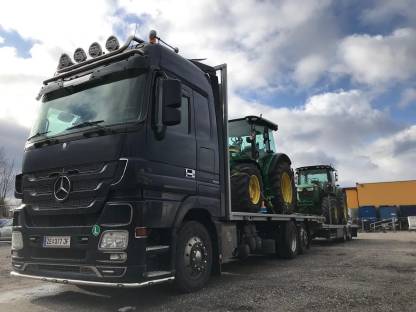 Bild 6:Transporte aller Art