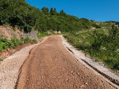 Bild 6:Alm- u. Forstwegsanierung