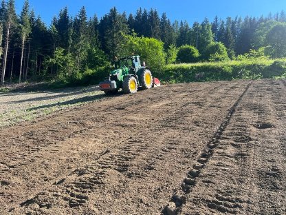 Bild 2:Forst- Alm- Wegsanierung,Rekultivierung,Böschungspflege