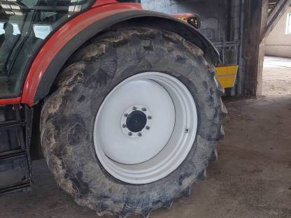Traktorfelge mit Reifen  -