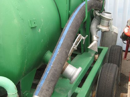 Bild 3:Anhänger mit Wasserfass, Pumpe und Rotek-Motor, Modell ED4-2R-0954E