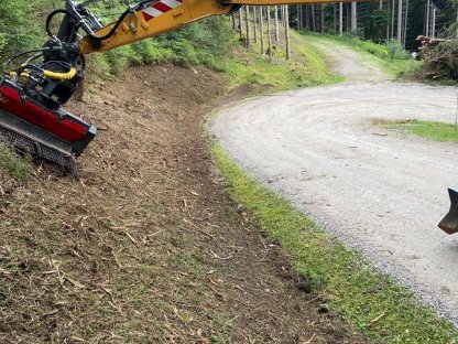 Bild 2:Böschungspflege System Erdbau Bayer