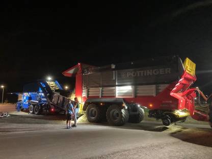 Bild 4:Maisballenpressen