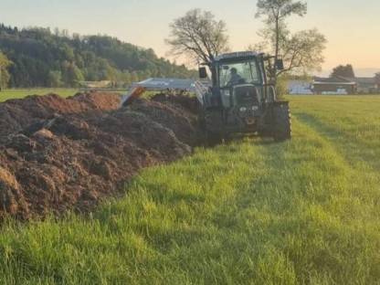 Bild 4:Kompostwenden mit 3m Tunnelbreite