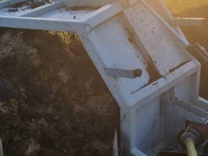 Bild 2:Kompostwenden mit 3m Tunnelbreite