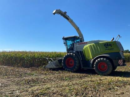 Bild 7:Silomaisballenpressen