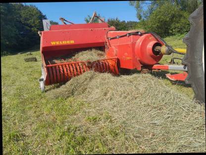 Bild 2:Lohnpressen Ballenpressen