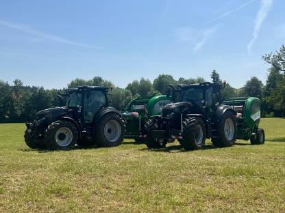 Bild 3:Rundballenpressen und Wickeln