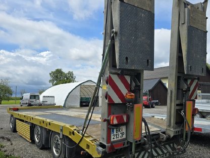 Bild 8:Fliegl Tieflader mit langen Rampen