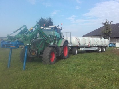 Bild 6:Lohnarbeit in der Maisernte