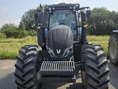 Bild 2:Valtra T 174 e