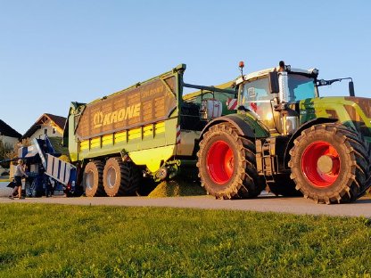 Bild 8:Maisballenpressen