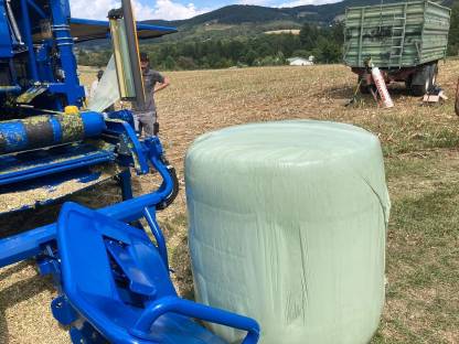 Bild 3:Maisballenpressen