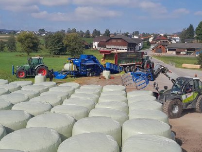 Bild 7:Maisballenpressen