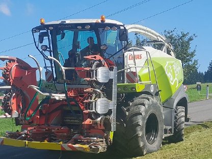 Bild 6:Maisballenpressen