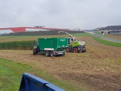 Bild 2:Maisballenpressen