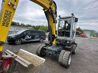 Bild 3:Baggerarbeiten und Holzschlägerung