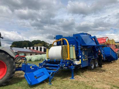 Bild 2:Maisballenpressen