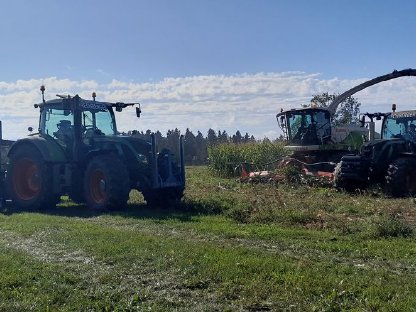 Bild 9:Maisballenpressen